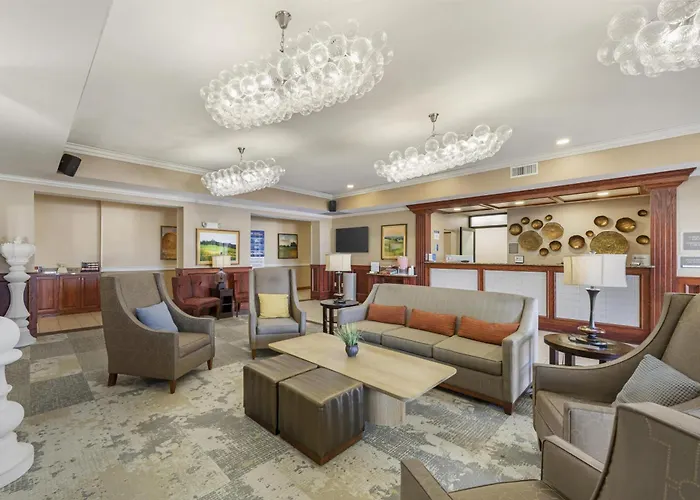 Best Western Plus Butterfield Inn